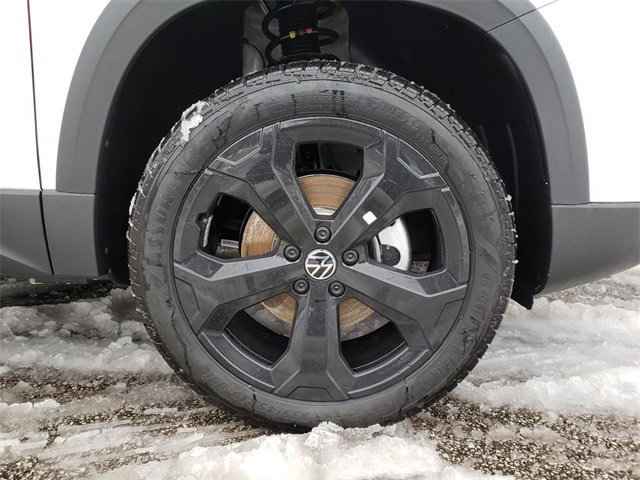 New 2026 Volkswagen Taos SE image 12