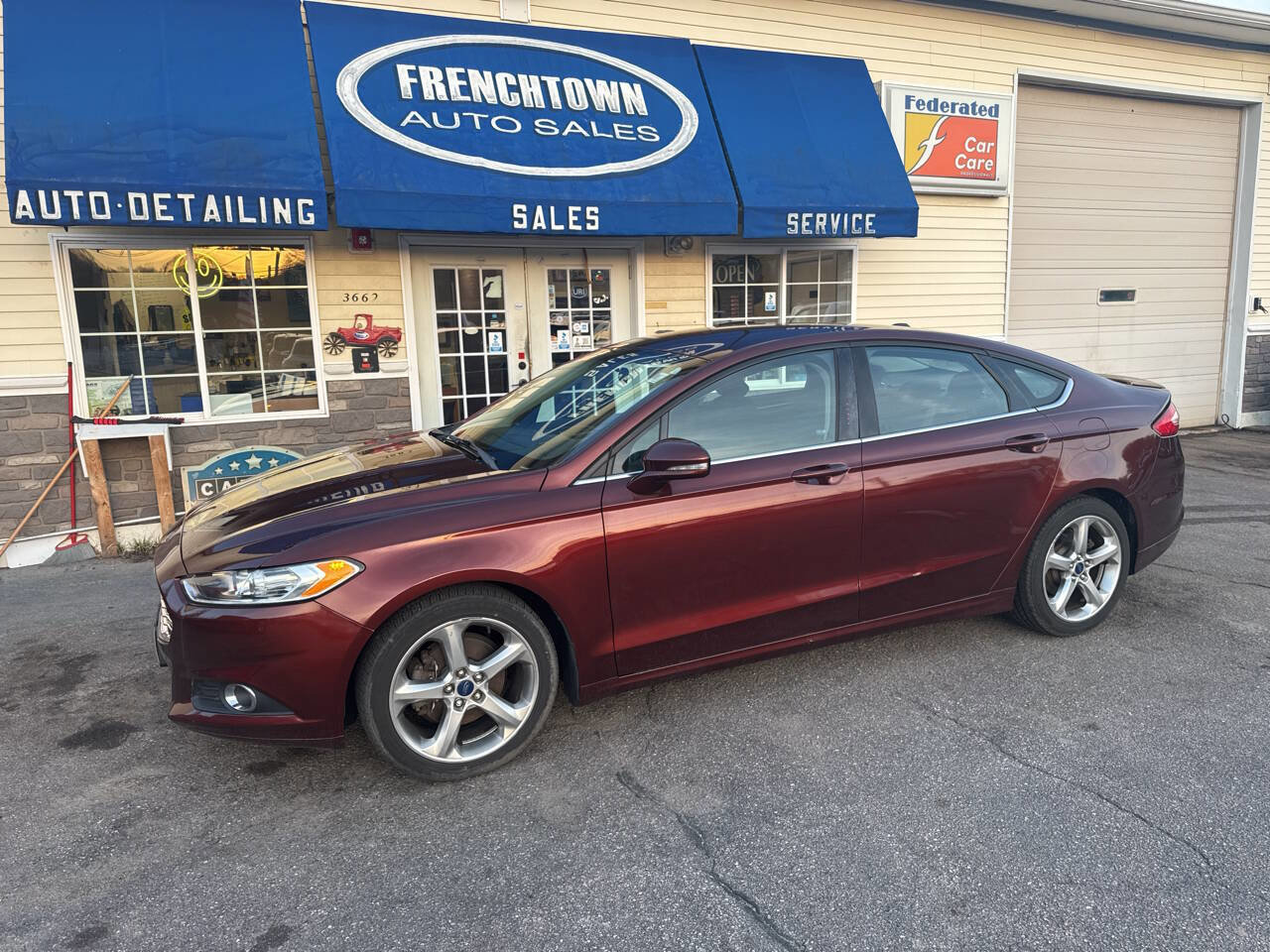 Used 2015 Ford Fusion SE w/ Equipment Group 201A image 2