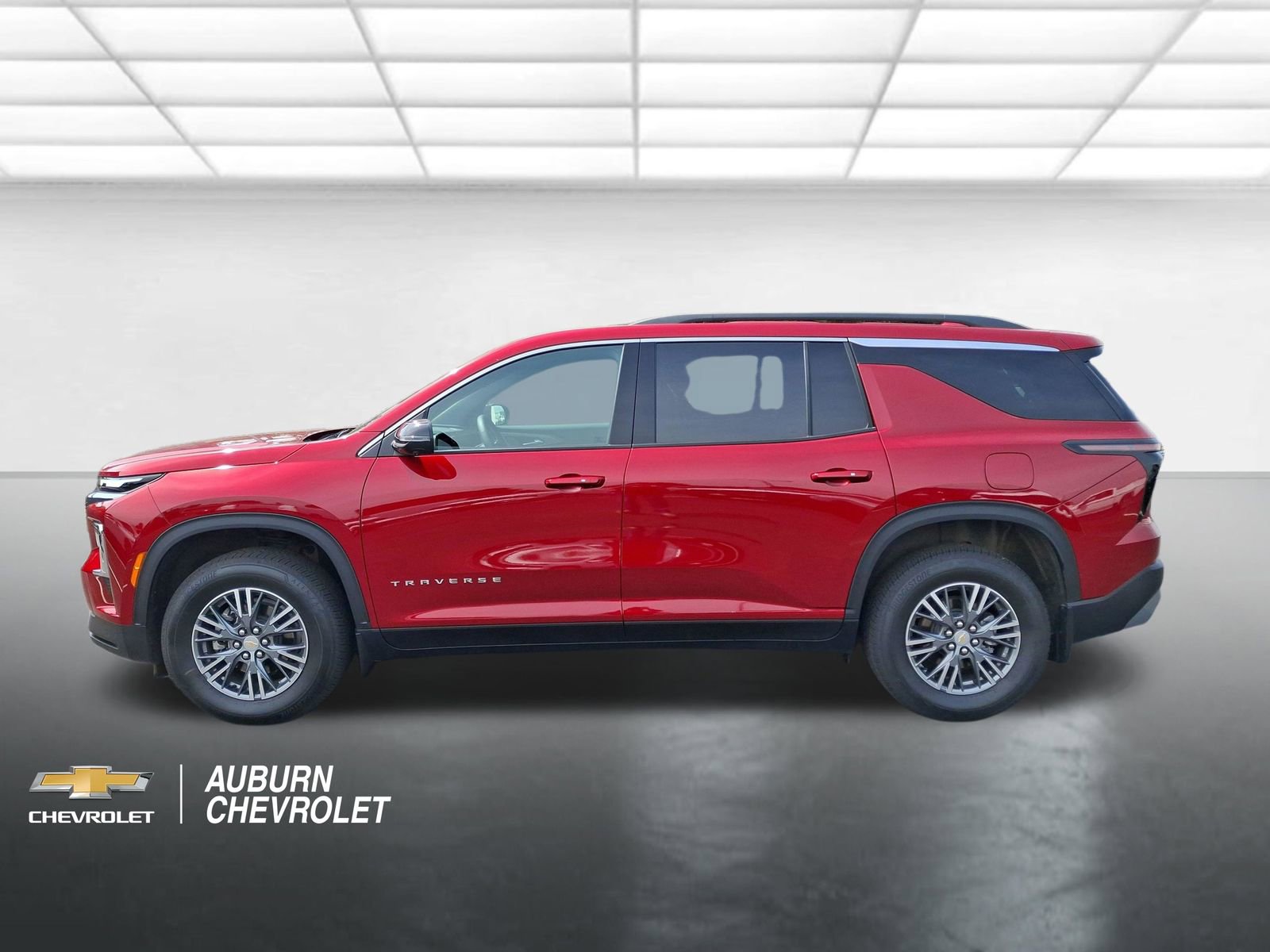 Used 2025 Chevrolet Traverse LT w/ Driver Confidence Package FWD image 6