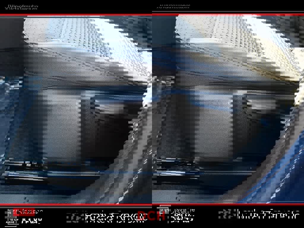 Used 2024 Chevrolet Trax LT w/ Sunroof Package image 17