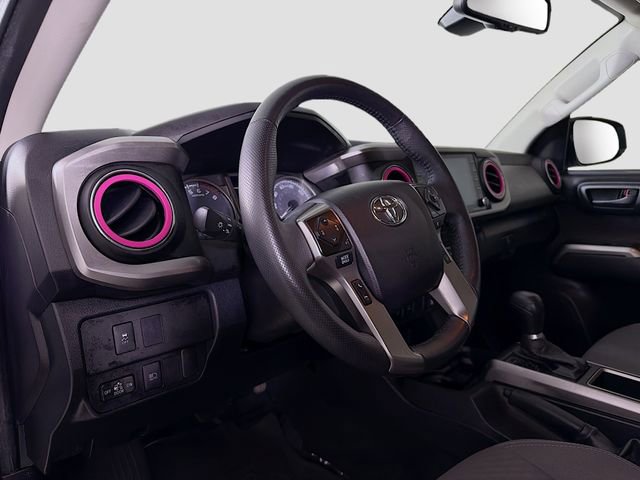 Used 2022 Toyota Tacoma SR5 w/ Technology Package image 9