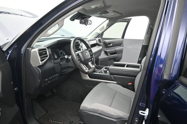Used 2022 Toyota Tundra SR5 w/ SR5 Convenience Package AWD/4WD image 4