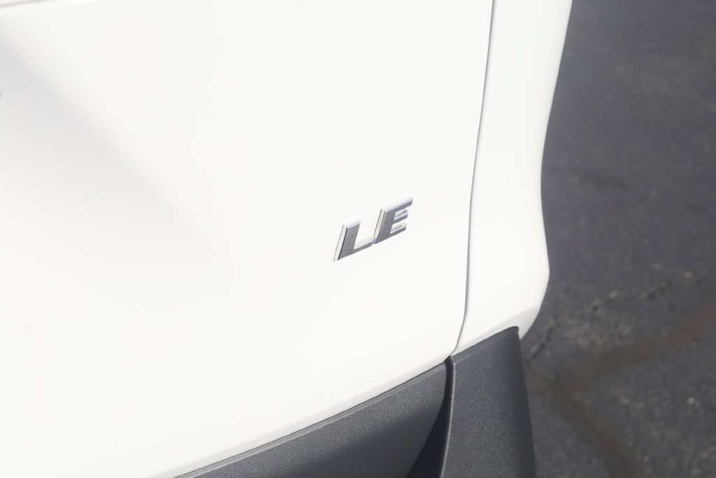 Used 2024 Toyota RAV4 LE FWD image 31