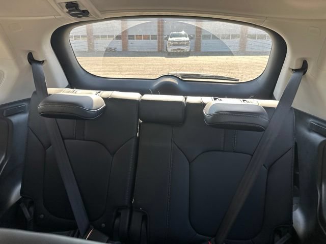 Used 2025 Honda Pilot Touring image 10