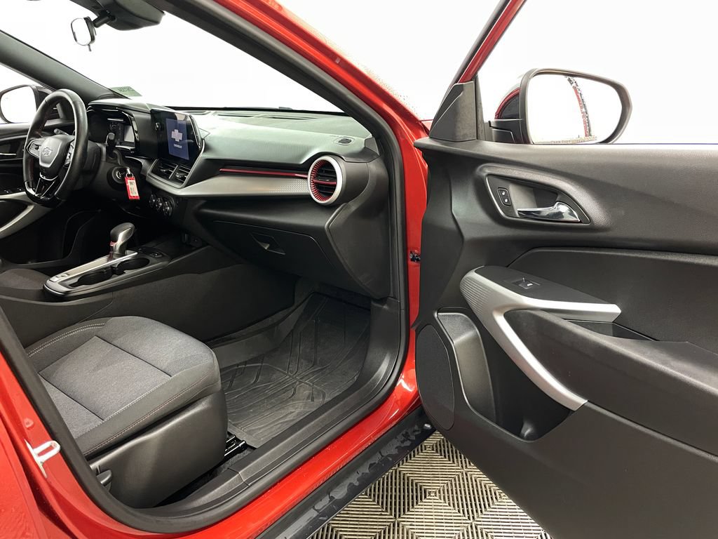 Used 2024 Chevrolet Trax RS w/ Driver Confidence Package FWD image 33