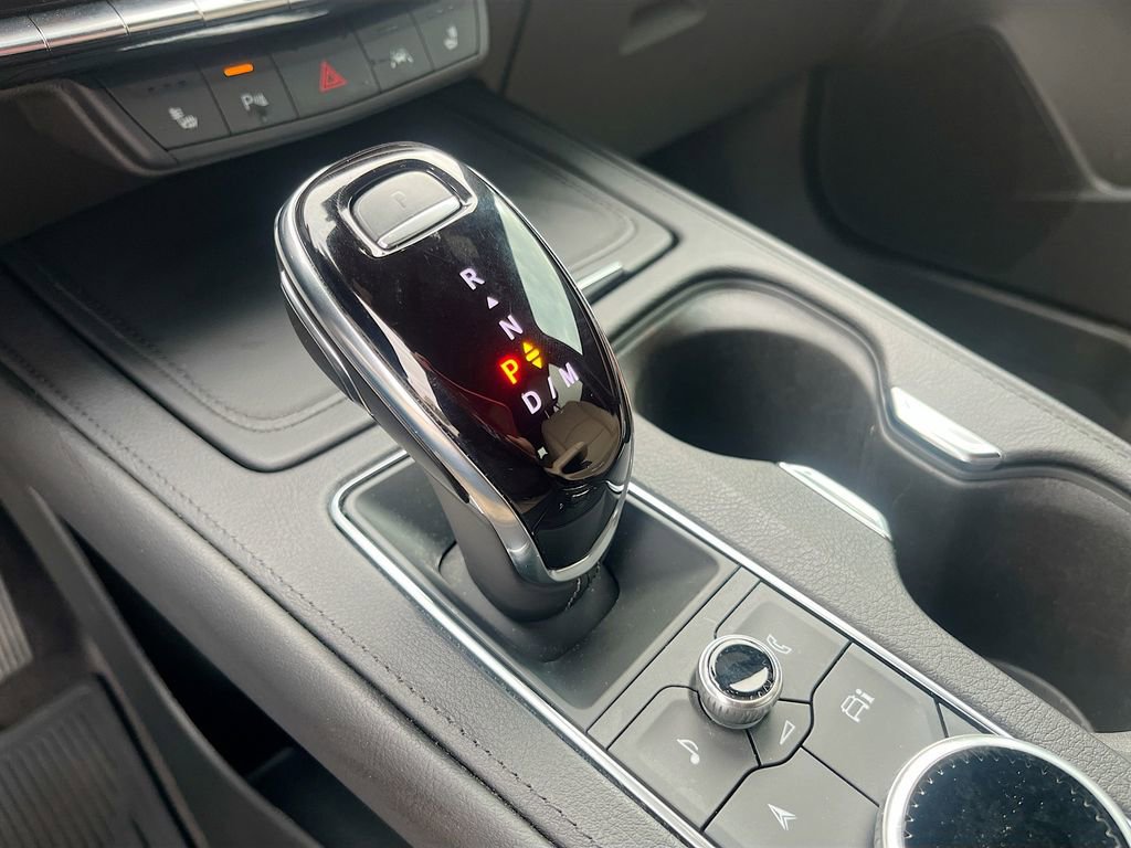 Used 2024 Cadillac XT4 Luxury w/ Cold Weather Package FWD image 17
