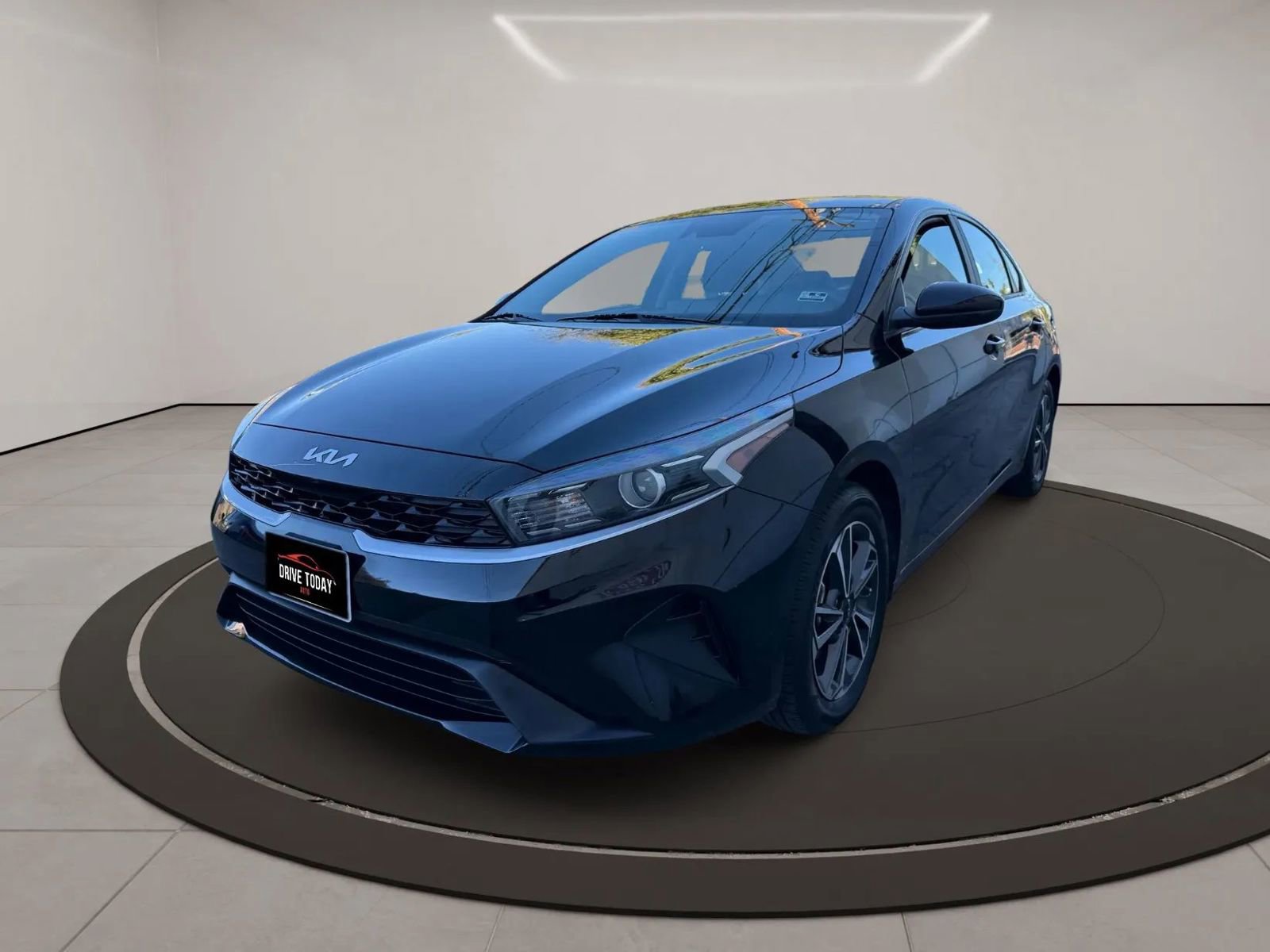 Used 2023 Kia Forte LXS image 2