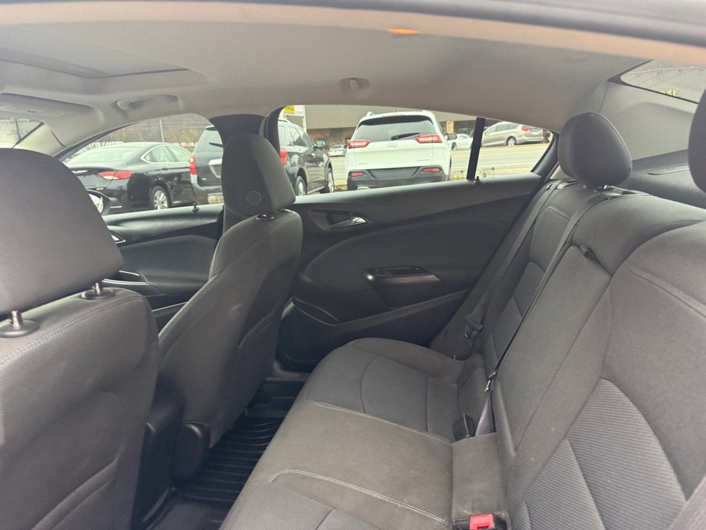 Used 2016 Chevrolet Cruze LT w/ Sun And Sound Package image 33