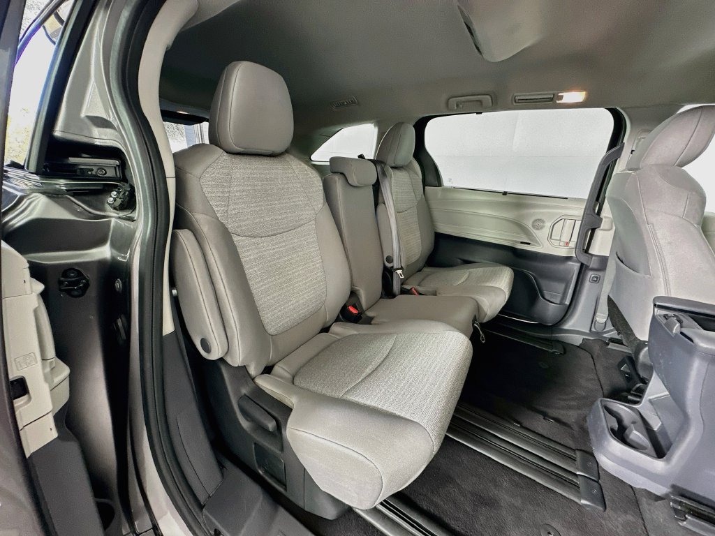 Certified 2022 Toyota Sienna LE FWD image 25