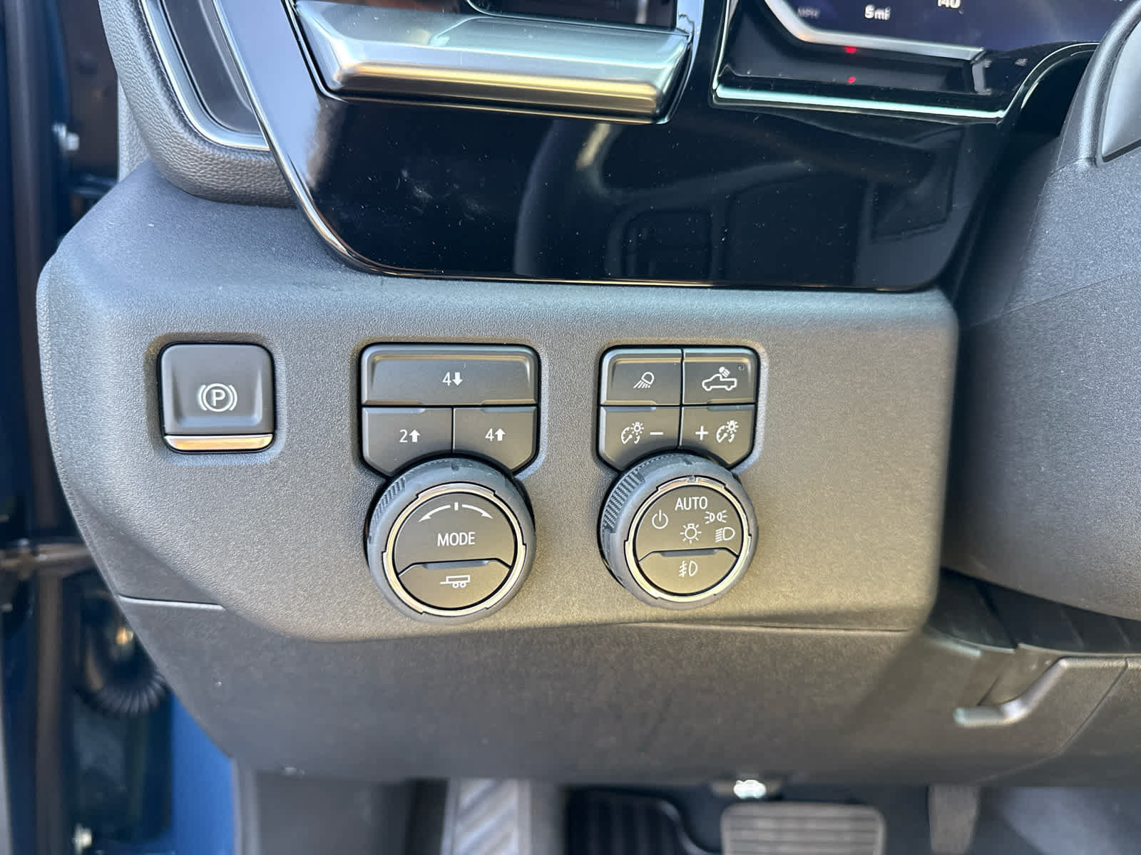 New 2026 Chevrolet Silverado 3500 LT w/ All Star Edition AWD/4WD image 15