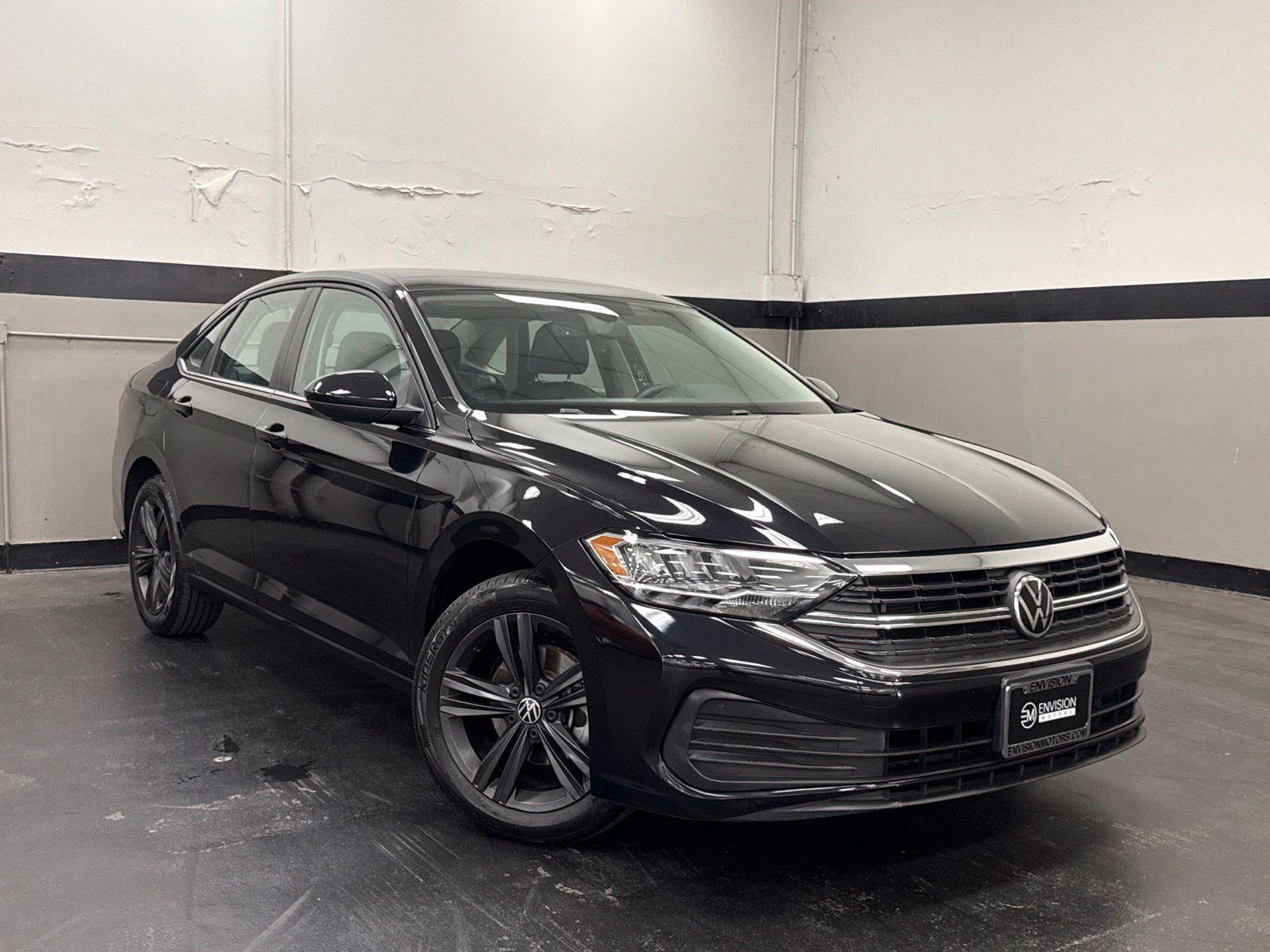 Used 2022 Volkswagen Jetta SE w/ Panoramic Sunroof Package FWD image 2
