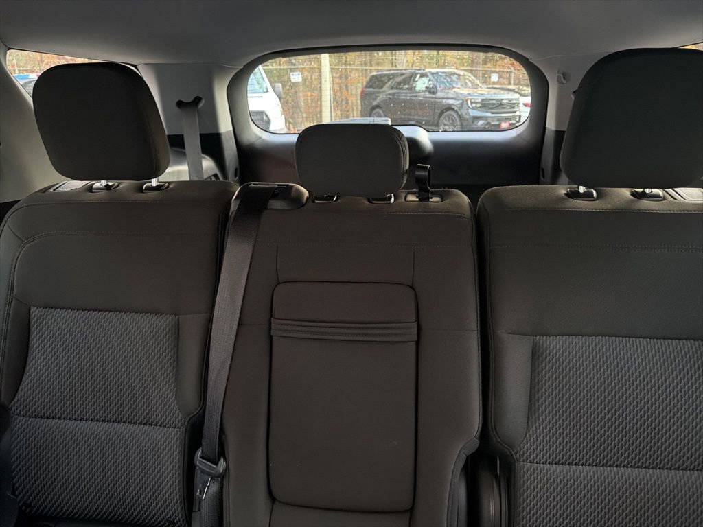 Used 2022 Ford Explorer XLT image 16