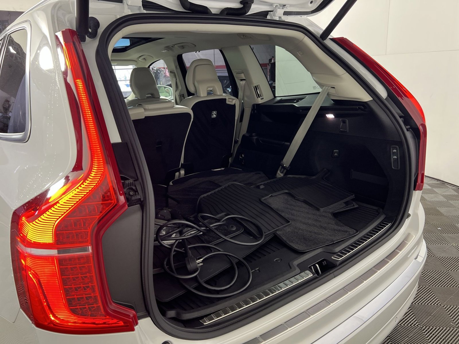 Used 2025 Volvo XC90 T8 Ultra image 26