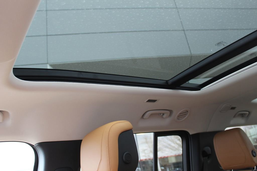 Used 2024 Land Rover Defender 130 S image 22