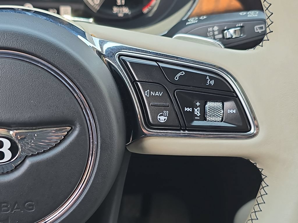 Used 2021 Bentley Bentayga AWD/4WD image 21