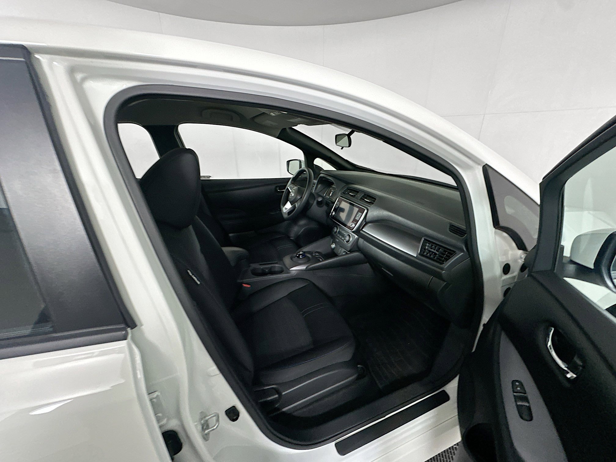 Used 2024 Nissan Leaf S FWD image 29