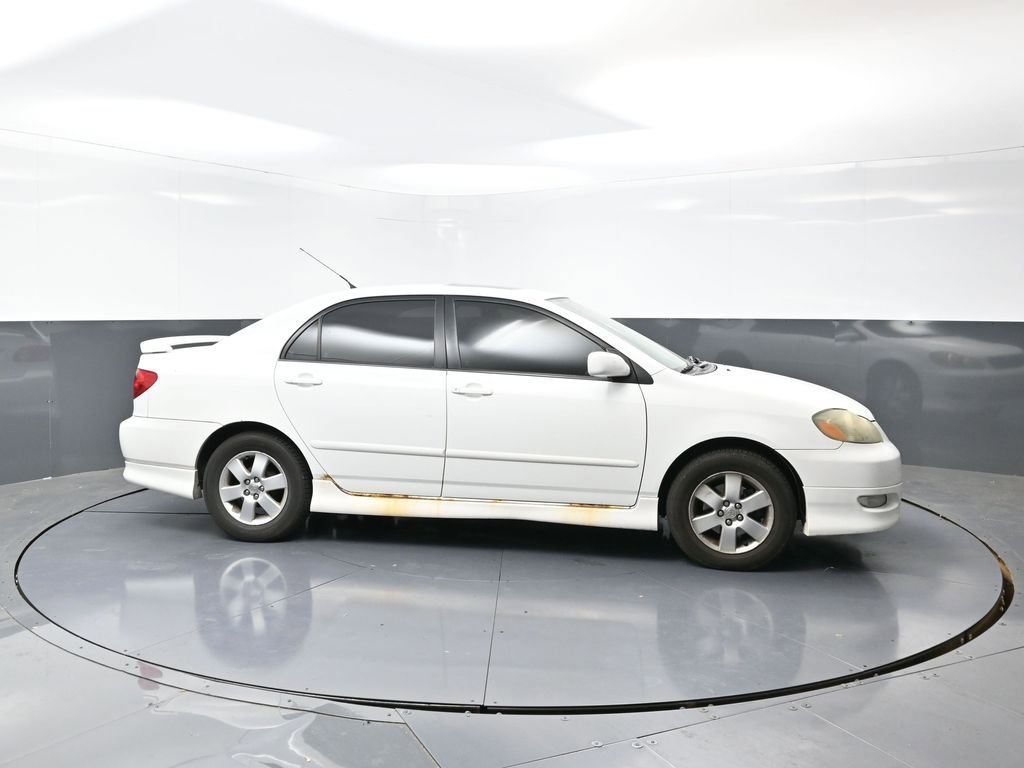 Used 2005 Toyota Corolla CE image 2