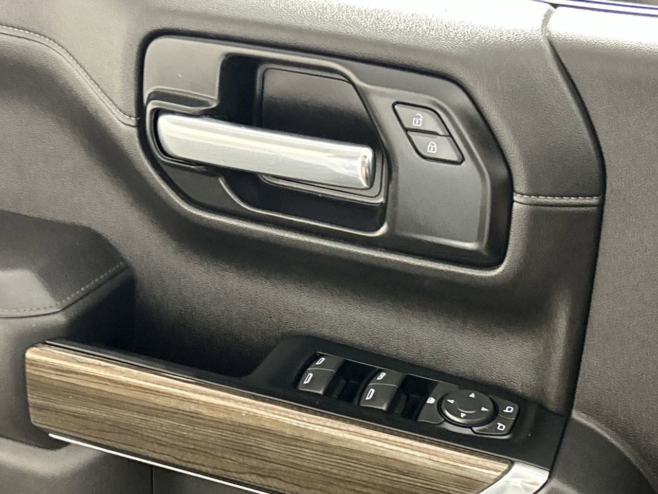 Used 2022 Chevrolet Silverado 1500 LT RWD image 19