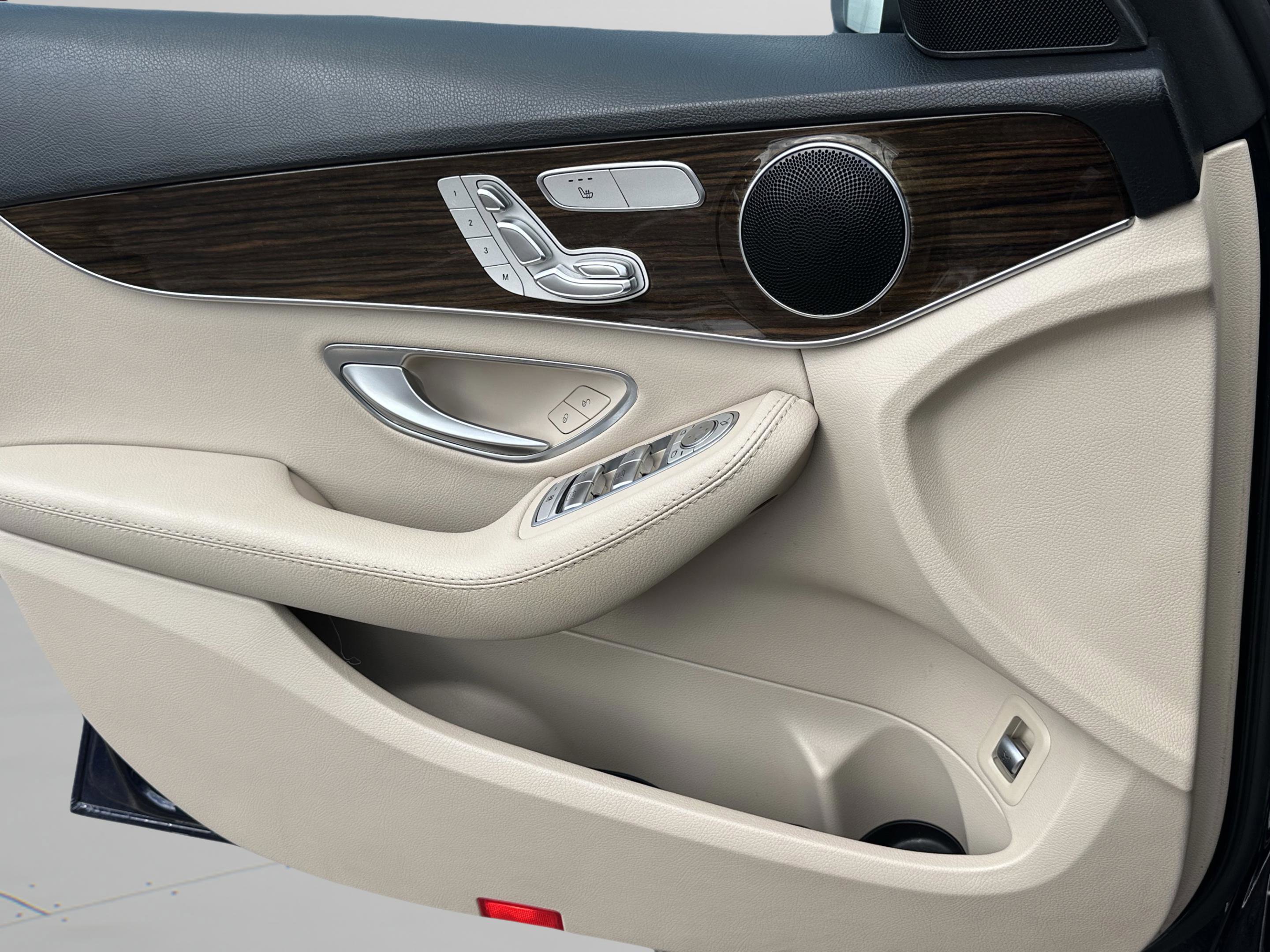 Used 2019 Mercedes-Benz C 300 Sedan image 23