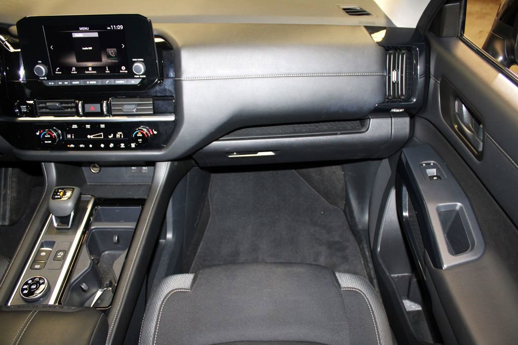 Used 2025 Nissan Pathfinder SV AWD/4WD image 35