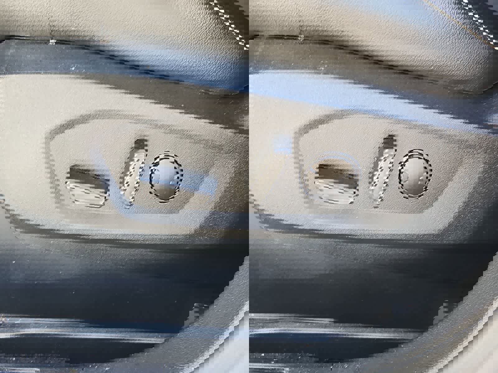 Used 2021 Ford Edge ST image 18