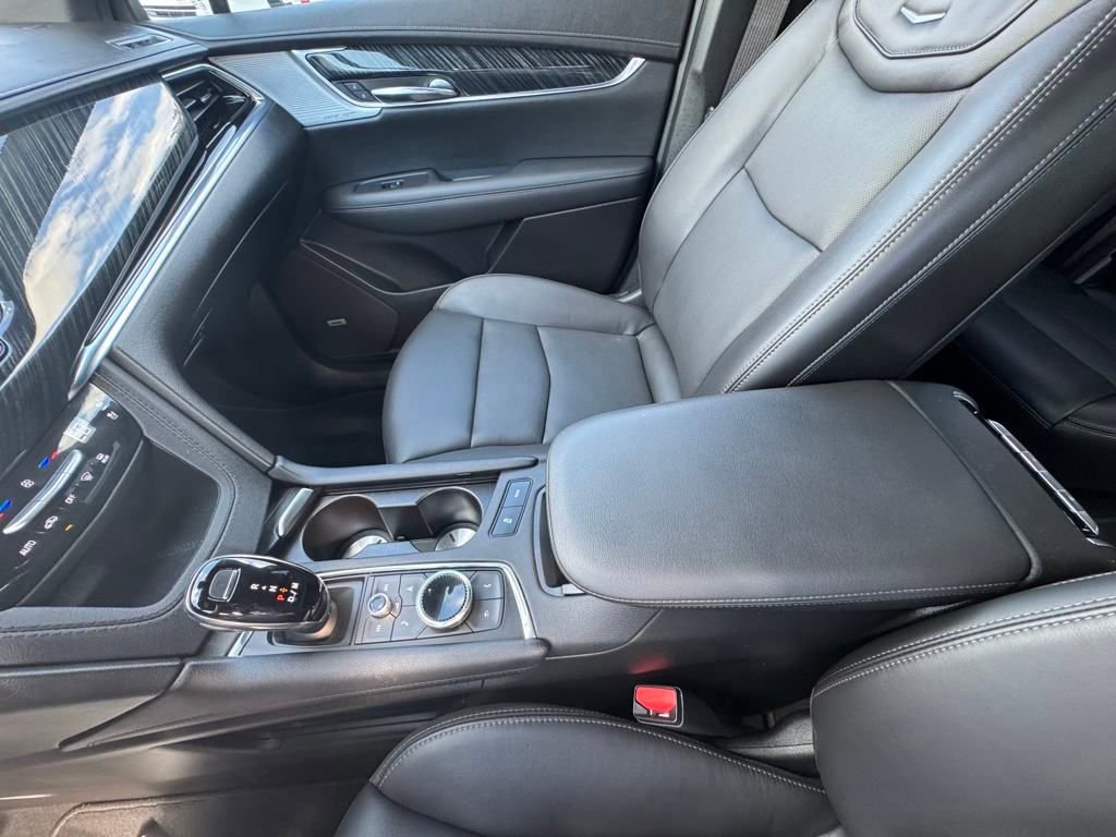 Used 2023 Cadillac XT6 Premium Luxury image 23
