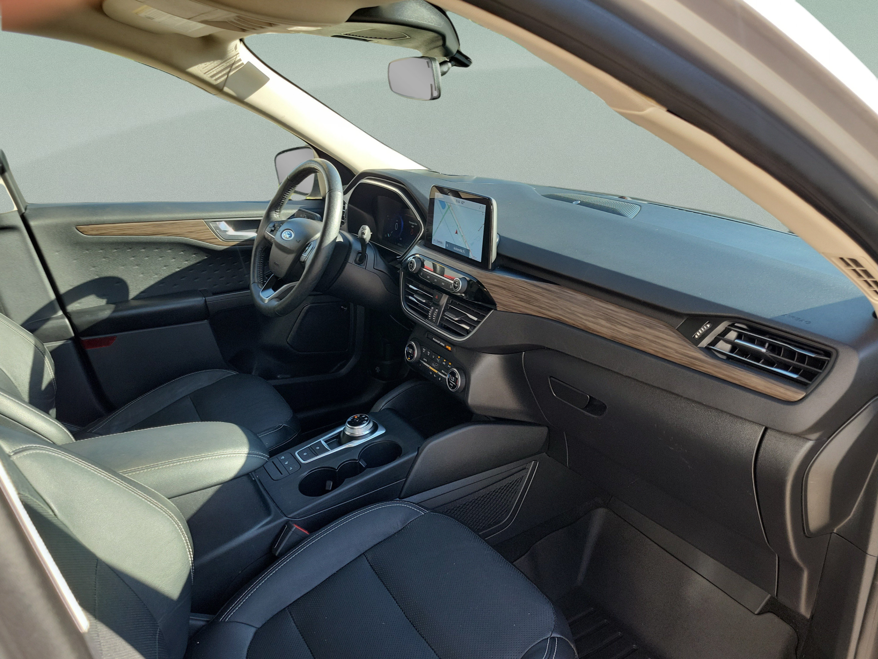Used 2020 Ford Escape Titanium FWD image 27