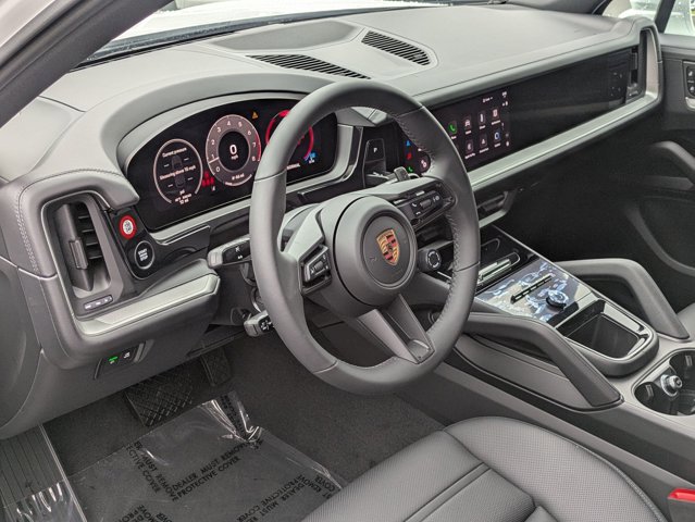 Certified 2025 Porsche Cayenne AWD/4WD image 4