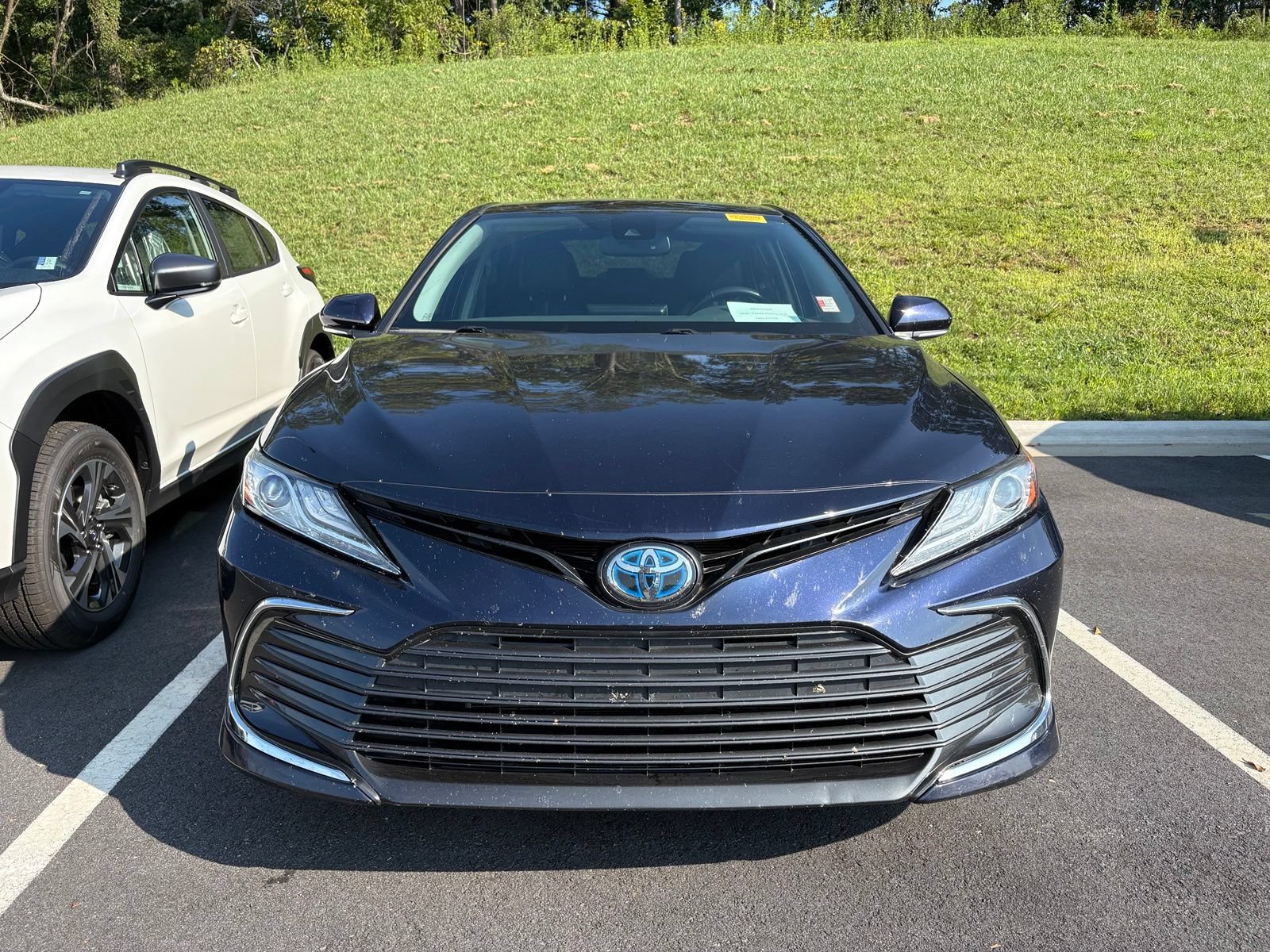 Used 2022 Toyota Camry XLE FWD image 2