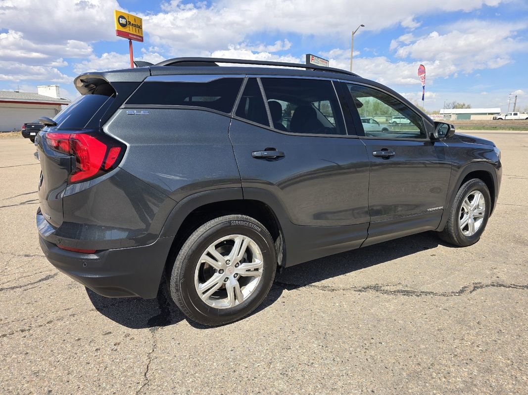 Used 2020 GMC Terrain SLE w/ Driver Convenience Package image 4
