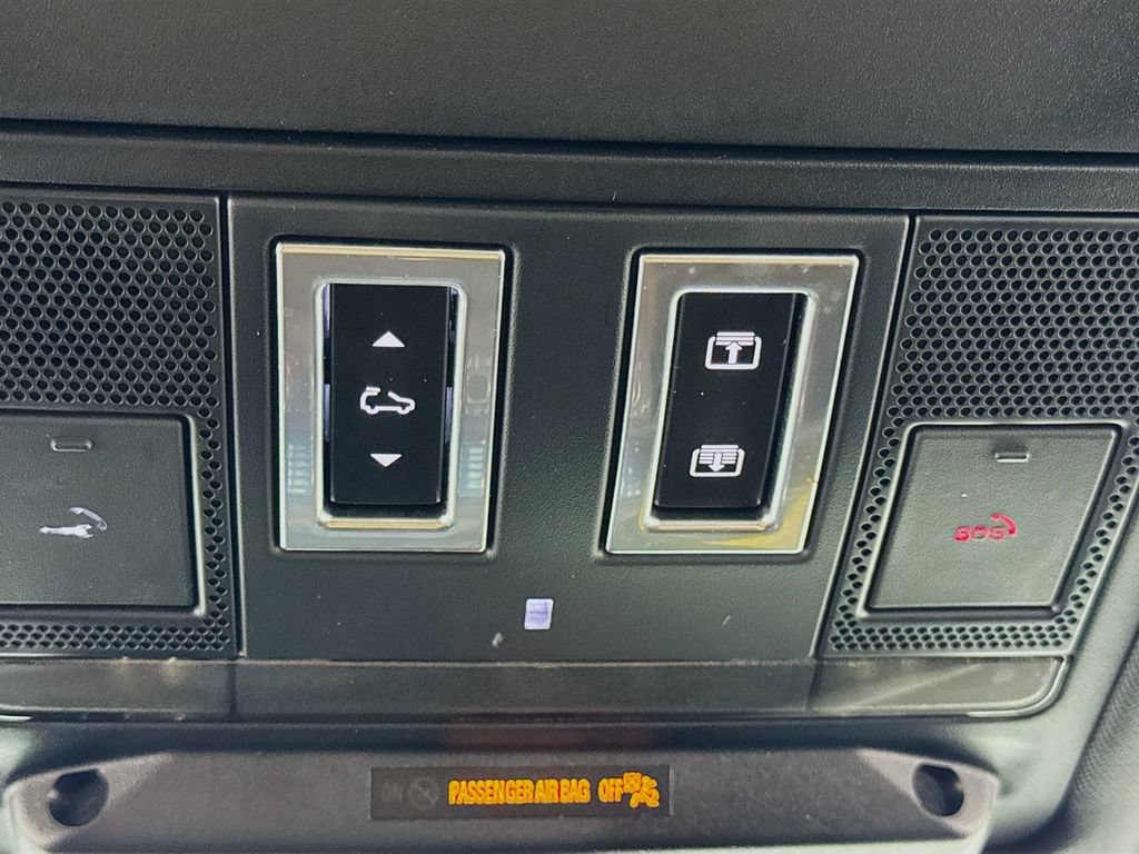 Used 2022 Land Rover Defender 110 X AWD/4WD image 18
