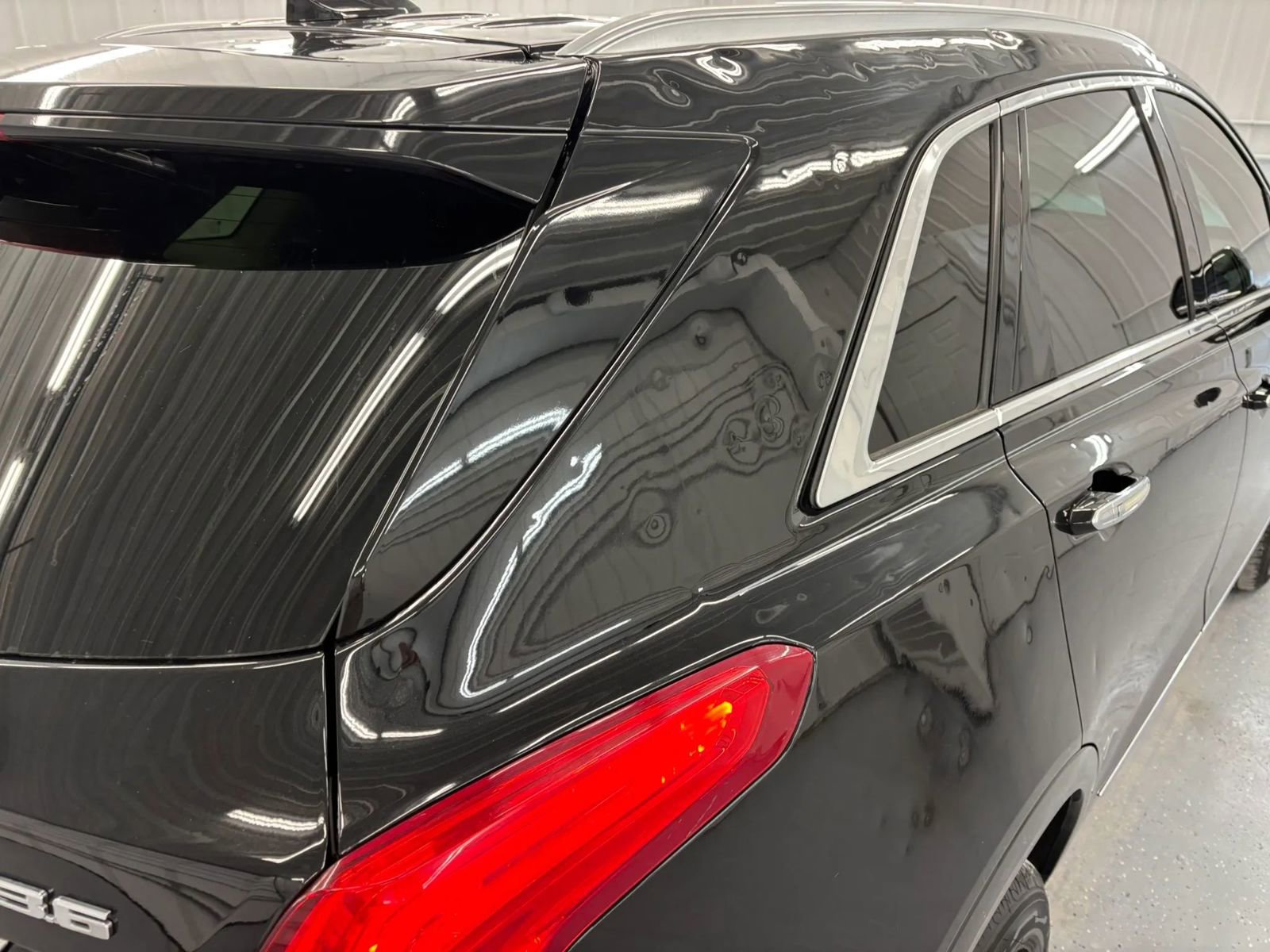 Used 2017 Cadillac XT5 Premium Luxury w/ LPO, Wheel Lock Package image 22