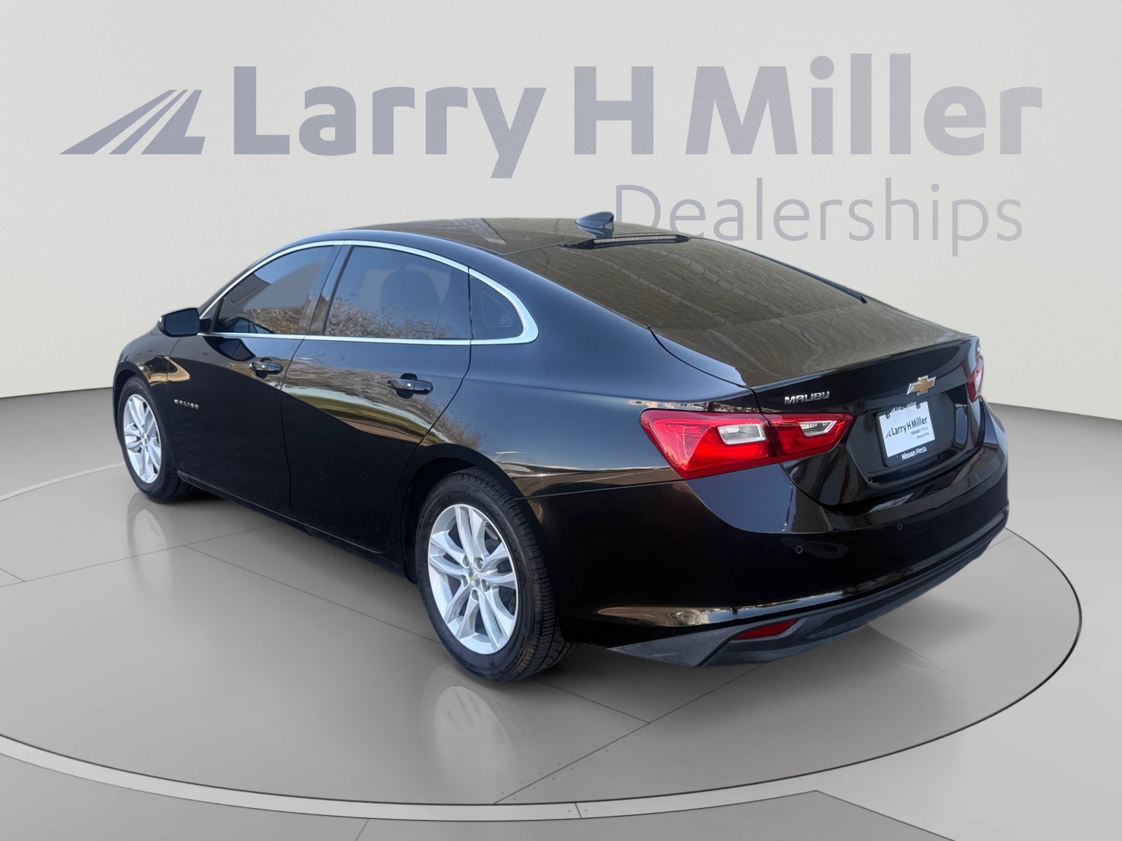 Used 2018 Chevrolet Malibu Hybrid w/ Leather Package FWD image 3