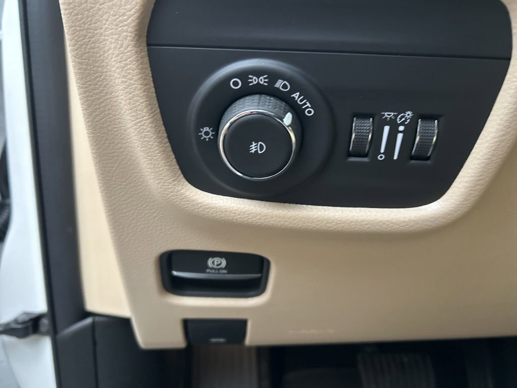 New 2025 Jeep Grand Cherokee Limited image 16