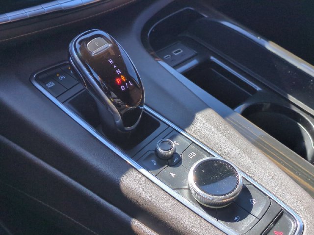 Used 2021 Cadillac Escalade Premium Luxury w/ Performance Package AWD/4WD image 25