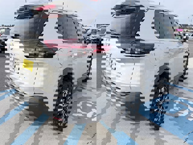 Certified 2022 Nissan Rogue SV image 4