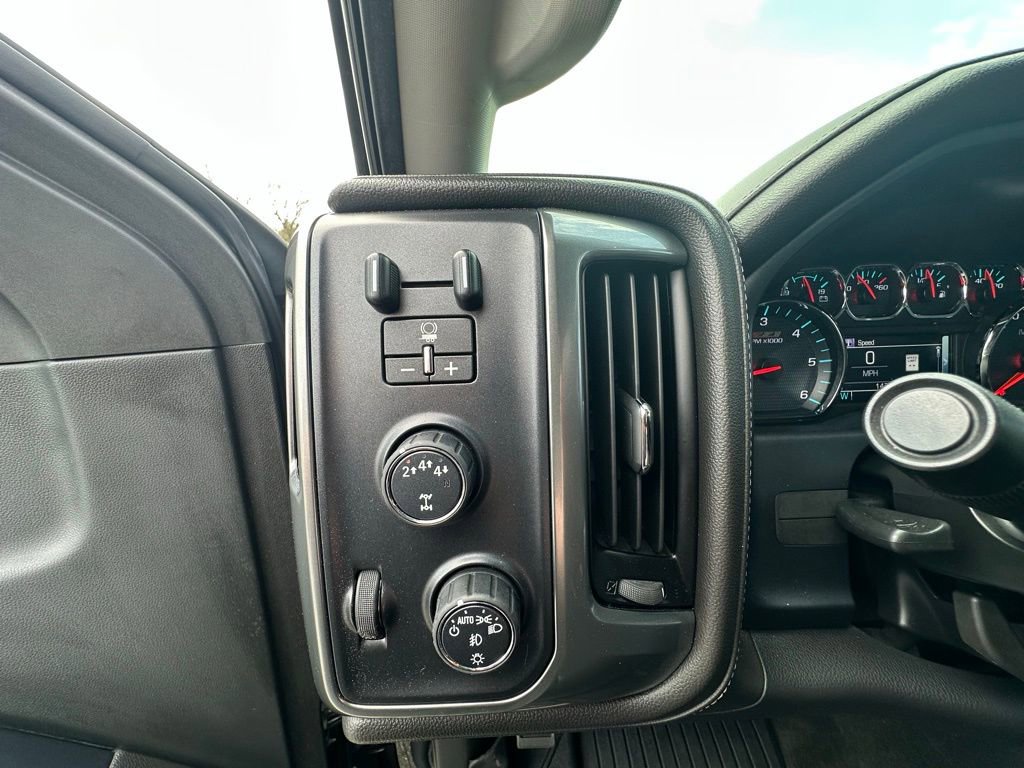 Used 2018 Chevrolet Silverado 2500 LTZ w/ Midnight Edition image 3