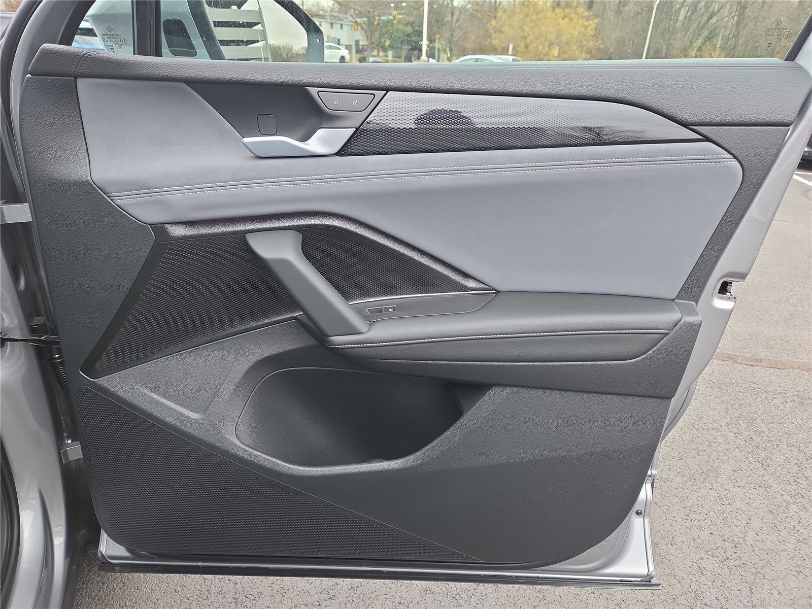 New 2026 Volkswagen Tiguan SE image 27