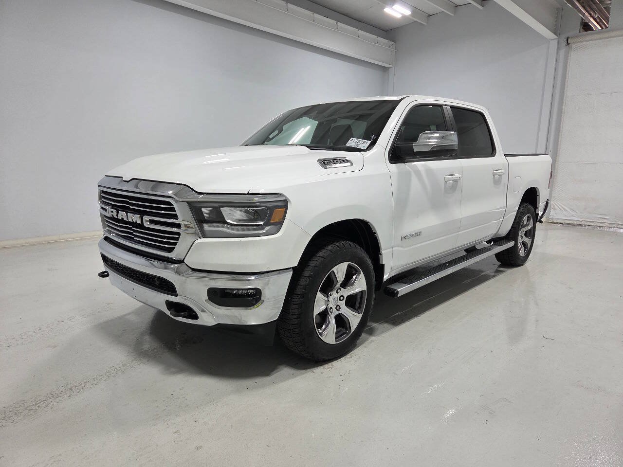 Used 2023 RAM 1500 Laramie AWD/4WD image 3