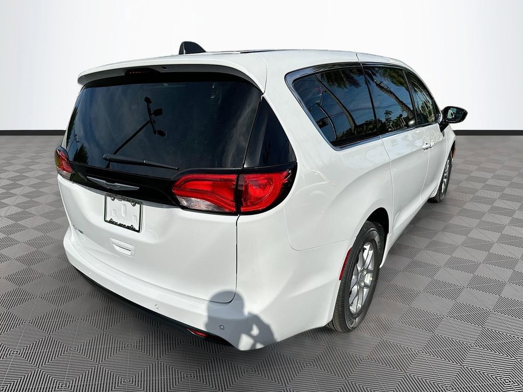 New 2026 Chrysler Voyager LX FWD image 7