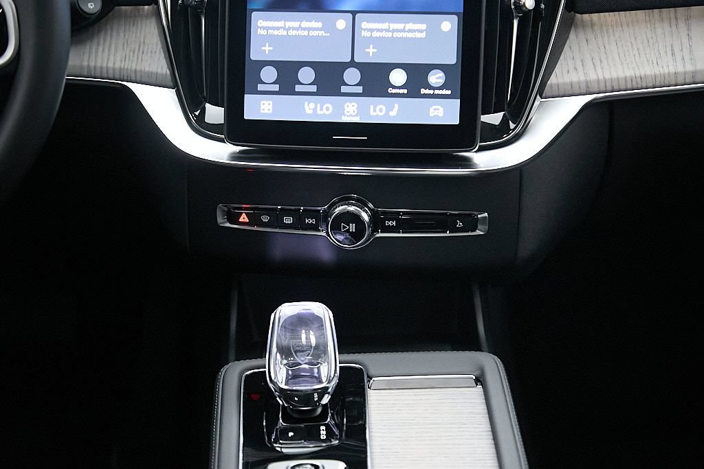 Certified 2025 Volvo XC90 T8 Ultra AWD/4WD image 30