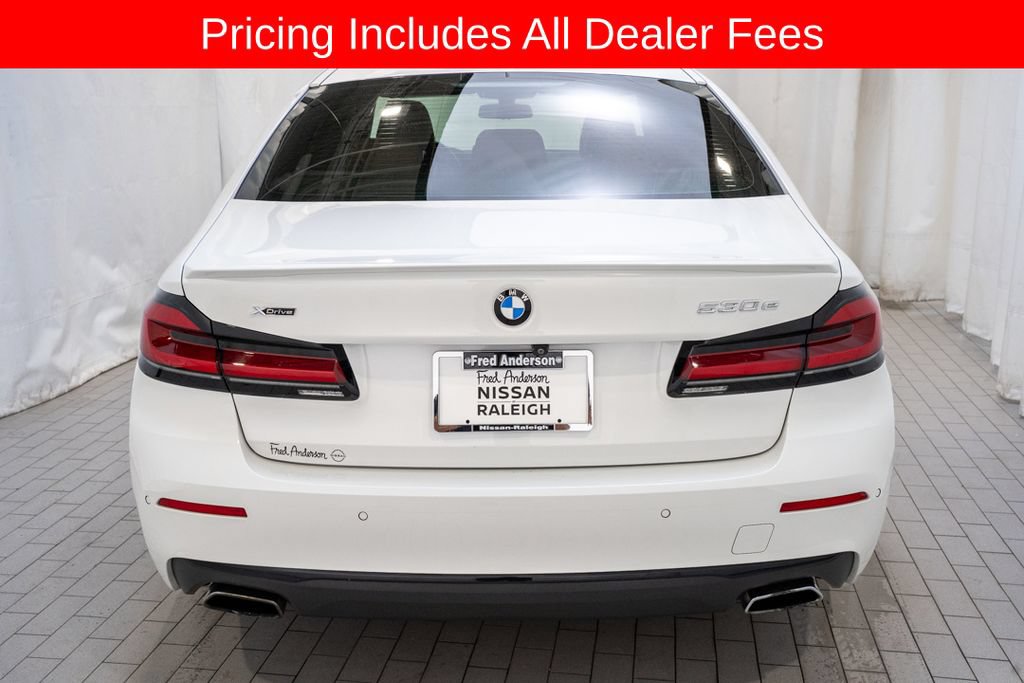 Used 2021 BMW 530e xDrive w/ Premium Package AWD/4WD image 4