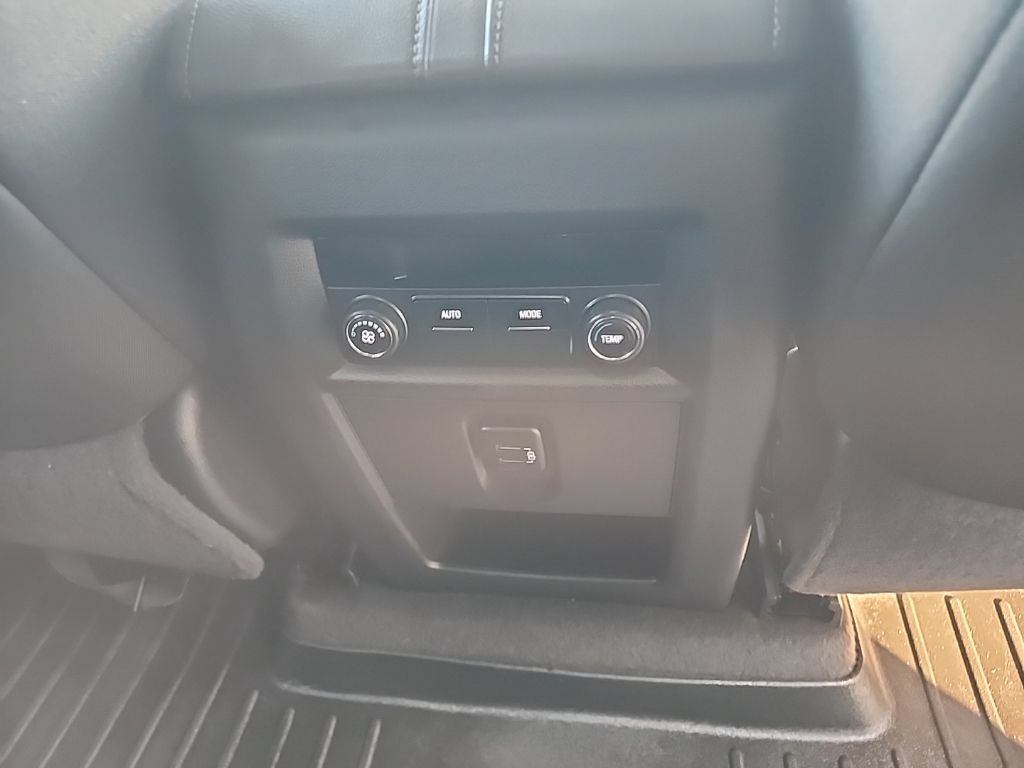 Used 2018 Chevrolet Traverse LT AWD/4WD image 29