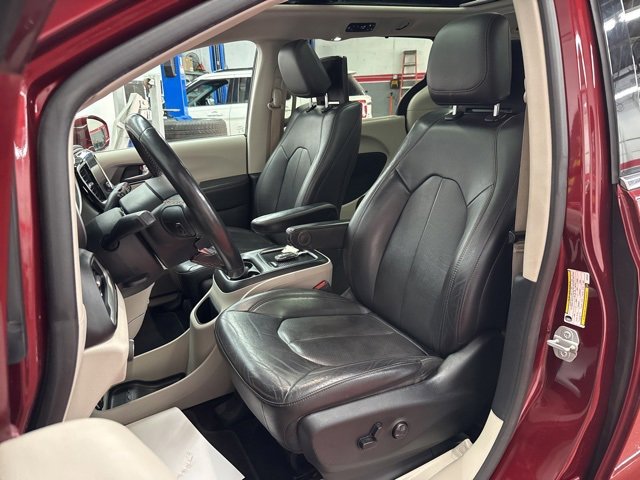 Used 2020 Chrysler Pacifica Touring-L Plus image 5