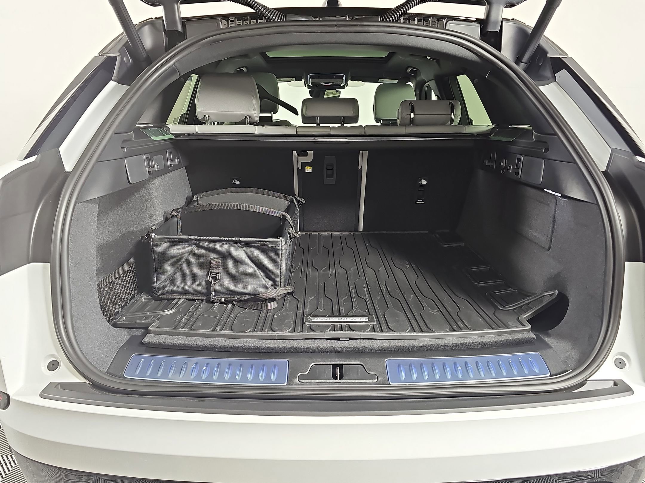 New 2026 Land Rover Range Rover Velar Dynamic SE image 26