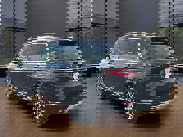 Used 2025 BMW X7 xDrive40i w/ Premium Package image 15