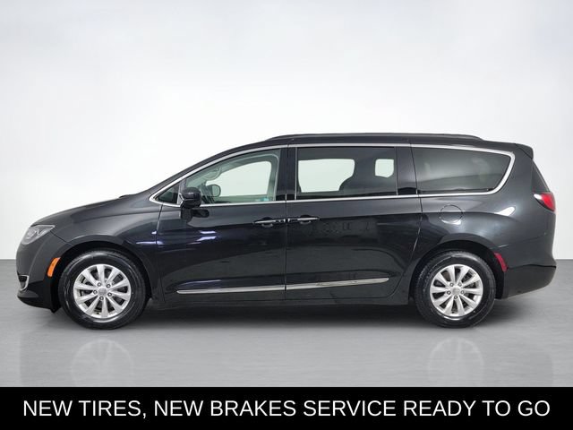 Used 2017 Chrysler Pacifica Touring-L FWD image 6