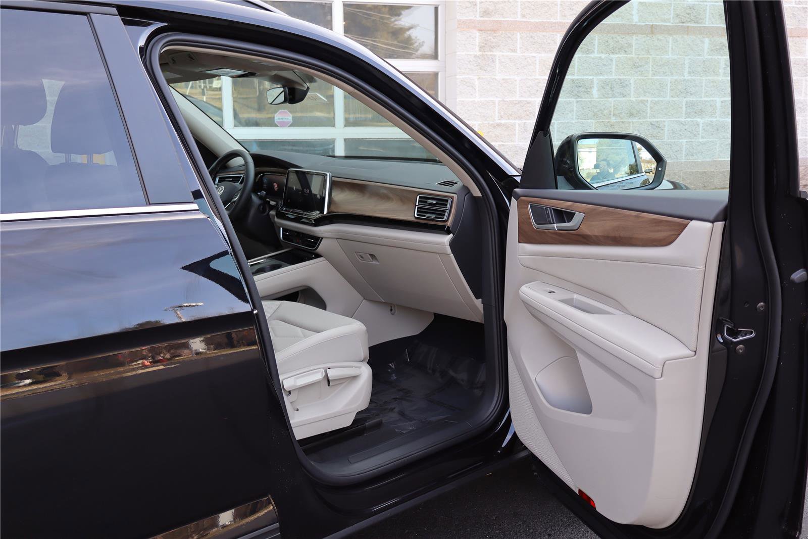 New 2026 Volkswagen Atlas SE image 25