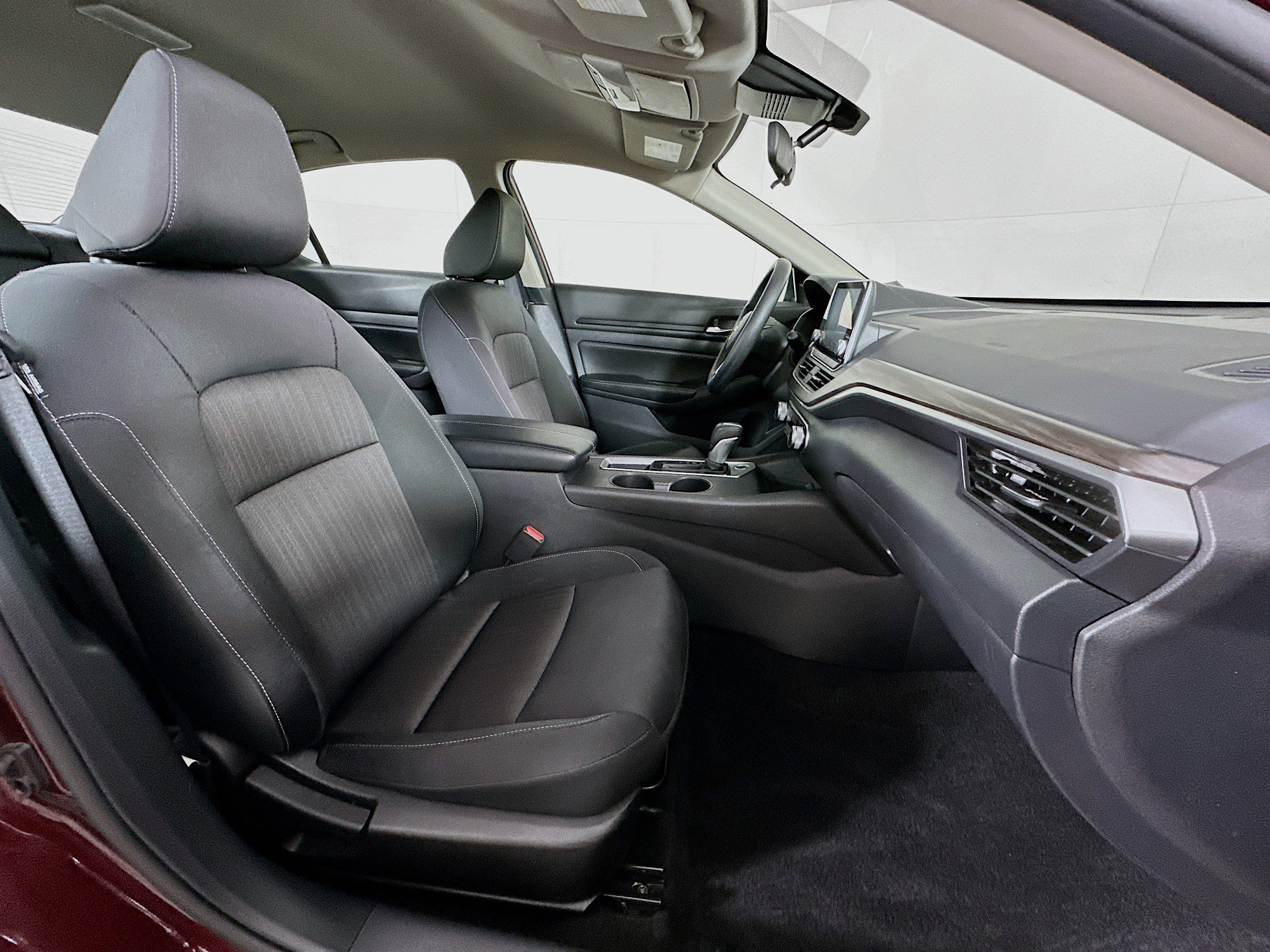 Used 2025 Nissan Altima 2.5 SV image 29