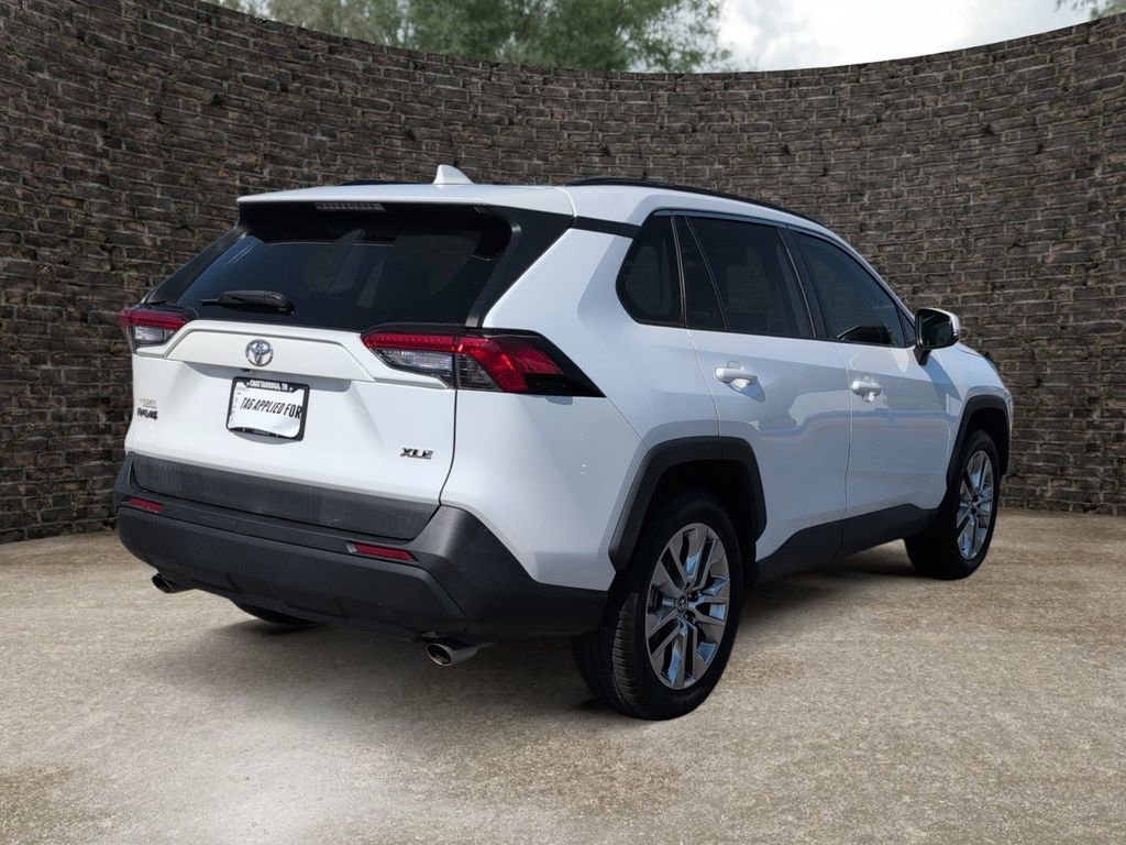 Used 2019 Toyota RAV4 XLE Premium FWD image 7